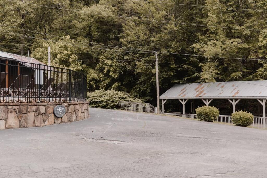 Misty Mountain Sunrise Sevierville Exterior foto